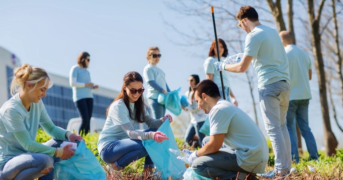 Photo of group of volunteers